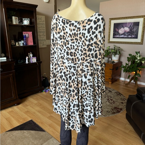 June & Vie brown, tan & cream long sleeve scoop neck tunic-size 1X - Picture 2 of 9